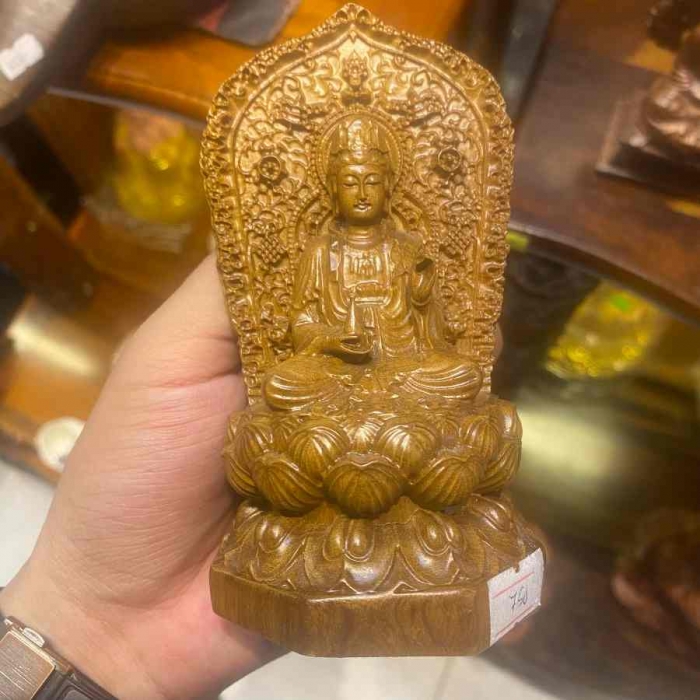 Tượng Quan Âm để ô tô