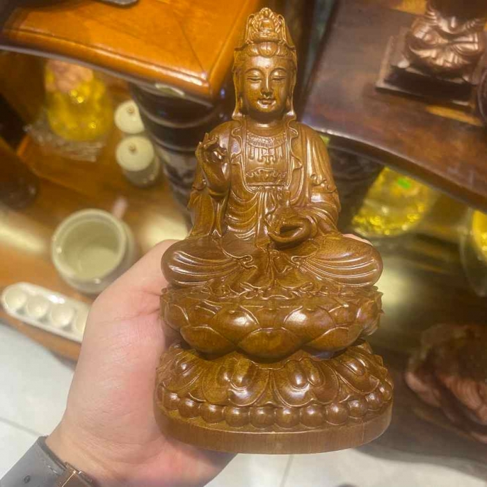 Tượng Quan Âm để ô tô